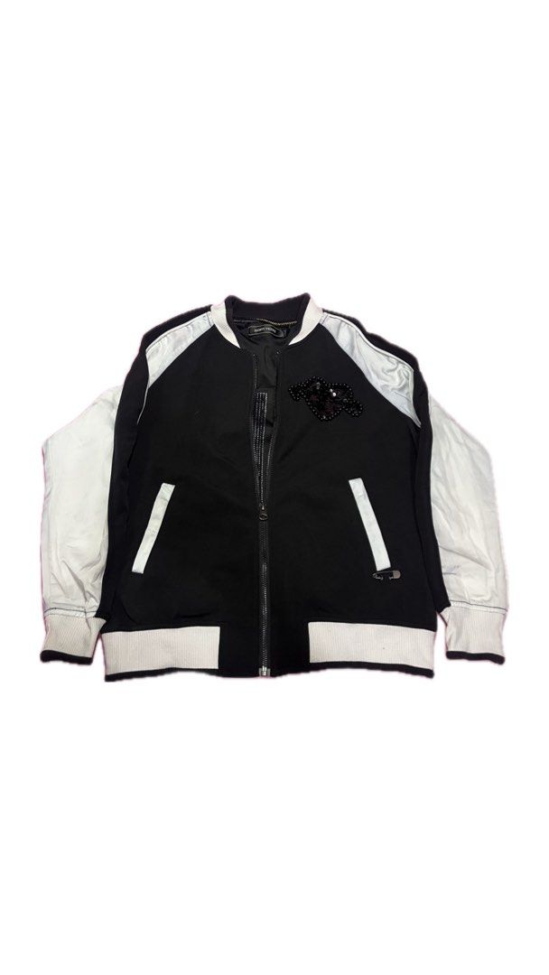 black and white jacket (with electric guitar design) (Category: Coats, Jackets and Outerwear) located in Caloocan City. Submitted by estrobewy (Listing ID 1386568465, Image 1). Description: need wash.