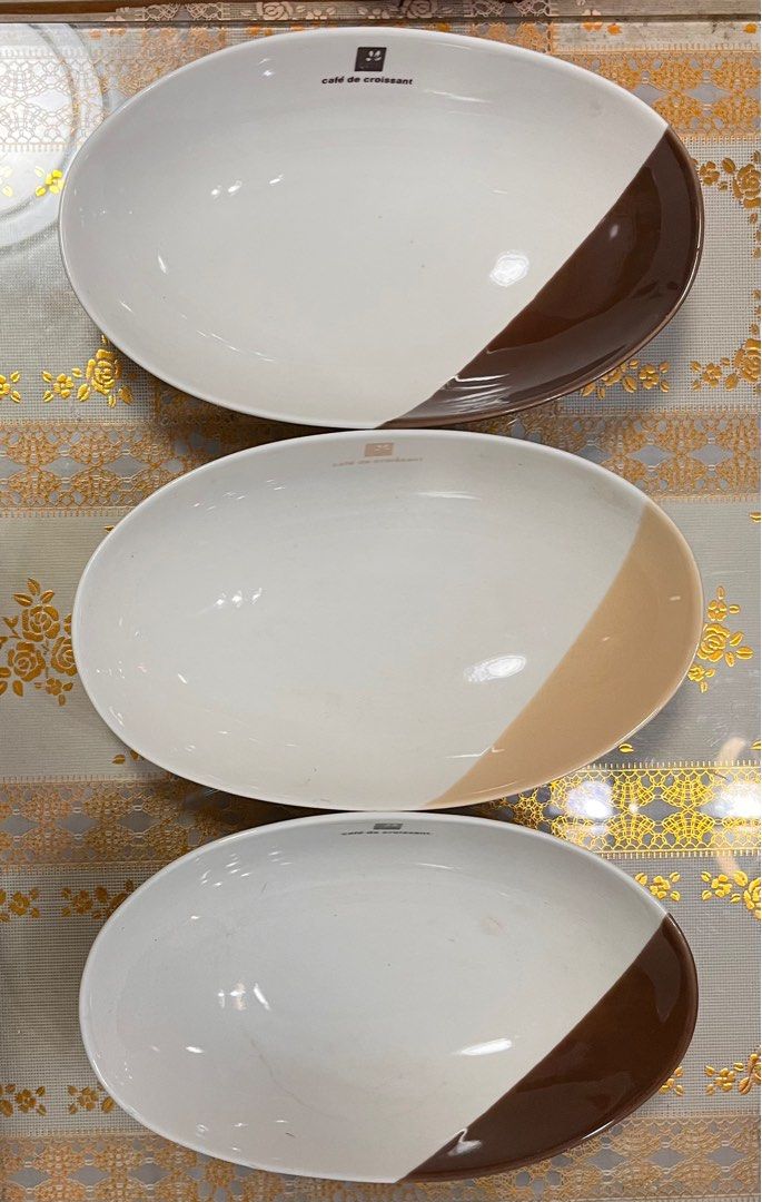 Cafe De Croissant Big Serving Bowls and Rectangle Plates (Category: Coffee & Tea Tableware) located in Malabon City. Submitted by twinklevir (Listing ID 1386439808, Image 2). Description: Take all for 500 3 pcs Serving Bowls 2 pcs Mini Rectangle bowls Size of bowl - 8.2 x 2 inches Size of rectangle plate - 6 1/2 x 5 inches Bowls - 140 each Plate - 60 each.