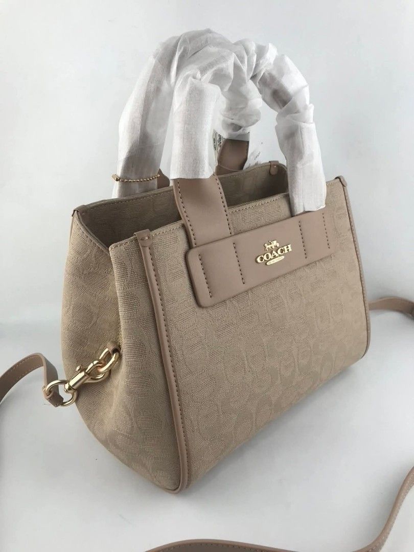 CCH Carly Carryall Bag Black (Category: Cross-body Bags) located in Quezon City. Submitted by grcollections (Listing ID 1386422911, Image 3). Description: CCH Carly Carryall Bag 10" (L) x 7 3/4" (H) x 6 1/4" (W) 2600 + SF.