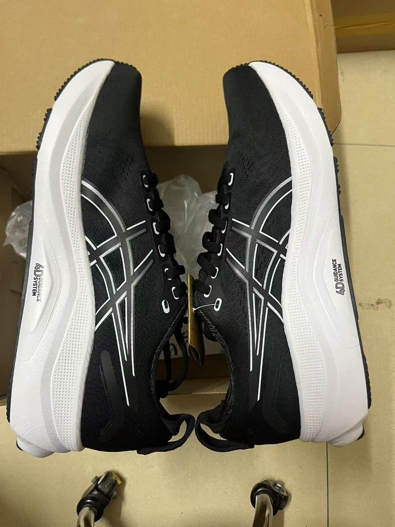 🥇Clearance price EU44 Asics Gel-Kayano 32 Wide Black / White Running shoes (Category: Sneakers) located in Singapore. Submitted by mia12138 (Listing ID 1386515104, Image 2). Description: .