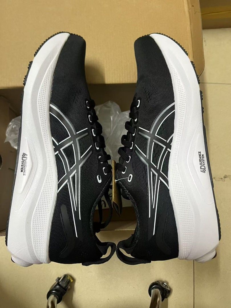 🥇Clearance price EU44 Asics Gel-Kayano 32 Wide Black / White Running shoes (Category: Sneakers) located in Singapore. Submitted by mia12138 (Listing ID 1386515104, Image 3). Description: .