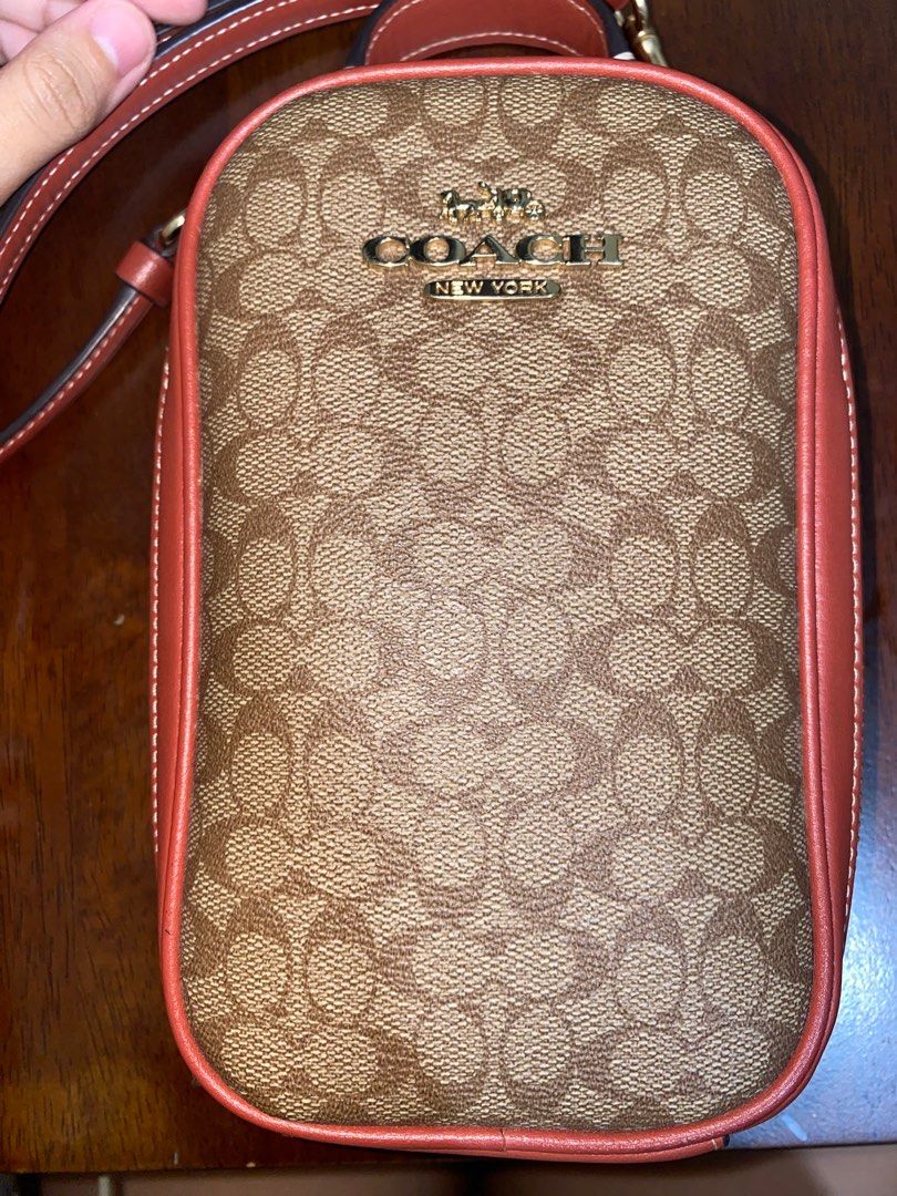 Coach Eva Crossbody Bag (Category: Luxury Bags & Wallets) located in Makati City. Submitted by rewear_ (Listing ID 1386542614, Image 2). Description: .