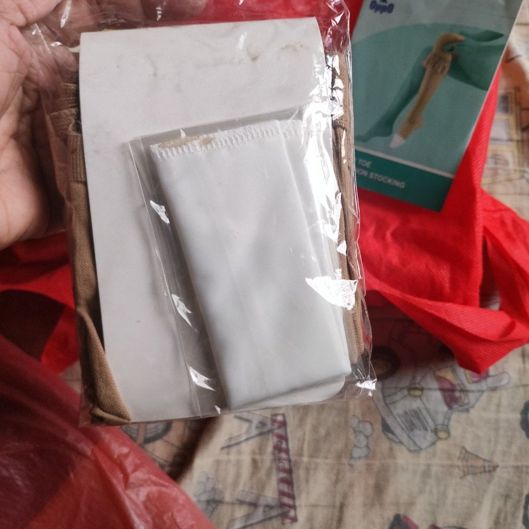 Compression Stockings (Category: Foot Care) located in Pasig City. Submitted by hapibibiness (Listing ID 1386503609, Image 3). Description: Bought the wrong size at a mall and lost the receipt so was not able to have it changed Branded and original Oppo prevention and aids moderate to severe varicose veins size medium / mid thigh Lycra and nylon 23-32 mmHG.