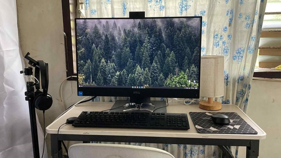 desktop computer for sale! (Category: Desktops) located in Taguig. Submitted by just.ralph (Listing ID 1386502869, Image 1). Description: For Sale Only ! Dell Optiplex 5400 AIO PC Intel I5 12th Gen 16GB Ram 256GB M.2 NVME SSD Full HD IPS panel with Anti-glare Built-in 1080p web camera Okay pang VA, ESL, Student Light Gaming Meetup only Palao, Iligan City not rush.