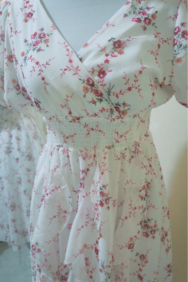 Flowy Dress with floral design (Category: Dresses) located in Subic. Submitted by maryjoyl (Listing ID 1386428842, Image 3). Description: Original price 1200 S-M best fit.