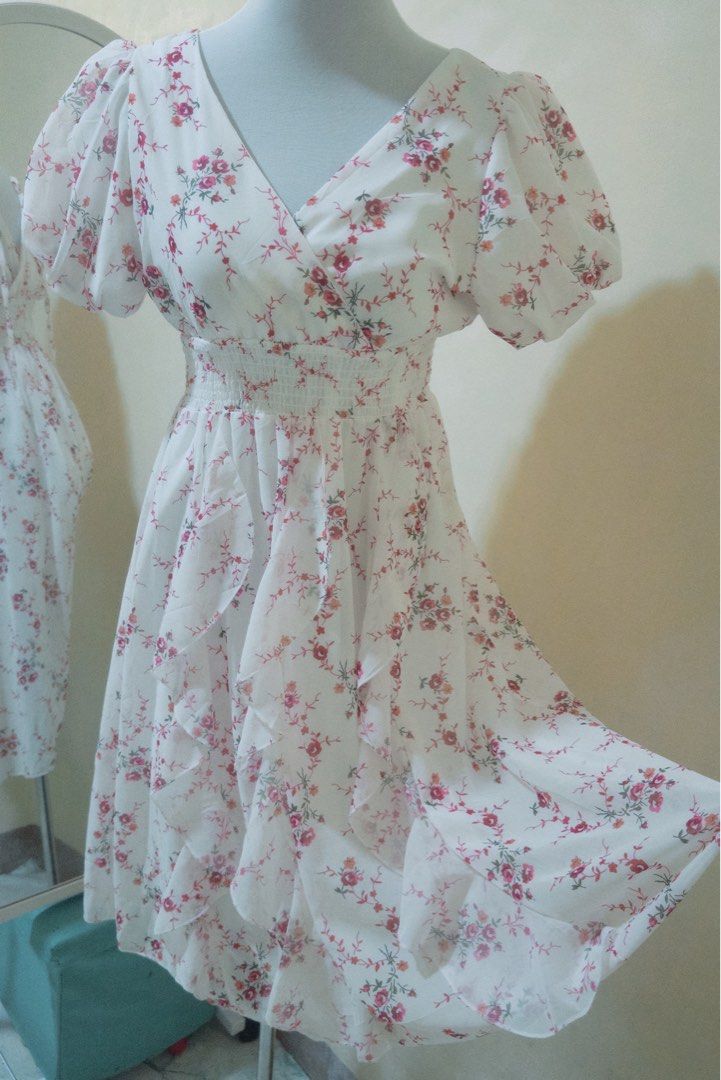 Flowy Dress with floral design (Category: Dresses) located in Subic. Submitted by maryjoyl (Listing ID 1386428842, Image 2). Description: Original price 1200 S-M best fit.