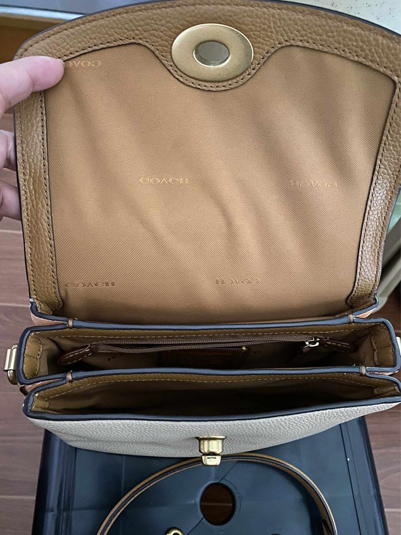 Fs -Coach (Category: Luxury Bags & Wallets) located in Manila. Submitted by staceecala82687 (Listing ID 1386405065, Image 3). Description: Coach cassie crossbody 3ways Rfs need funds Pede tumawad,wag lang hingiin🤭 Sf shoulder mo🙄.