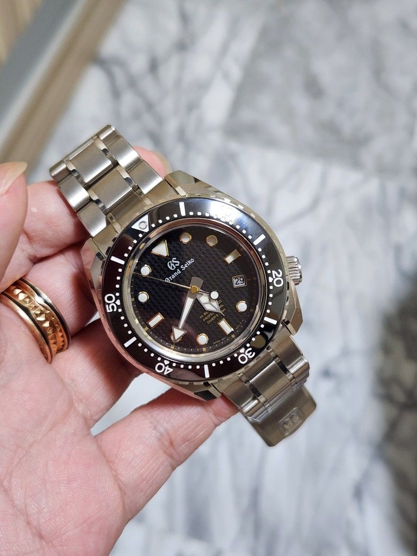 🔥Grand Seiko SBGH255 Hi-Beat 36000 Professional 600m Diver (Category: Watches) located in Singapore. Submitted by worthytime-buyer (Listing ID 1386588297, Image 1). Description: Grand Seiko SBGH255 Hi-Beat 36000 Professional 600m Diver in high intensity titanium. condition : 9.5/10. dated 2021, comes with full set..