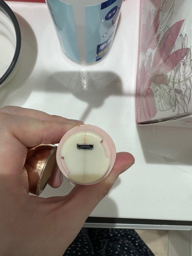 Happy Skin Facial Cleansing Device (Category: Face Care) located in Manila. Submitted by bunanni (Listing ID 1386524490, Image 3). Description: .