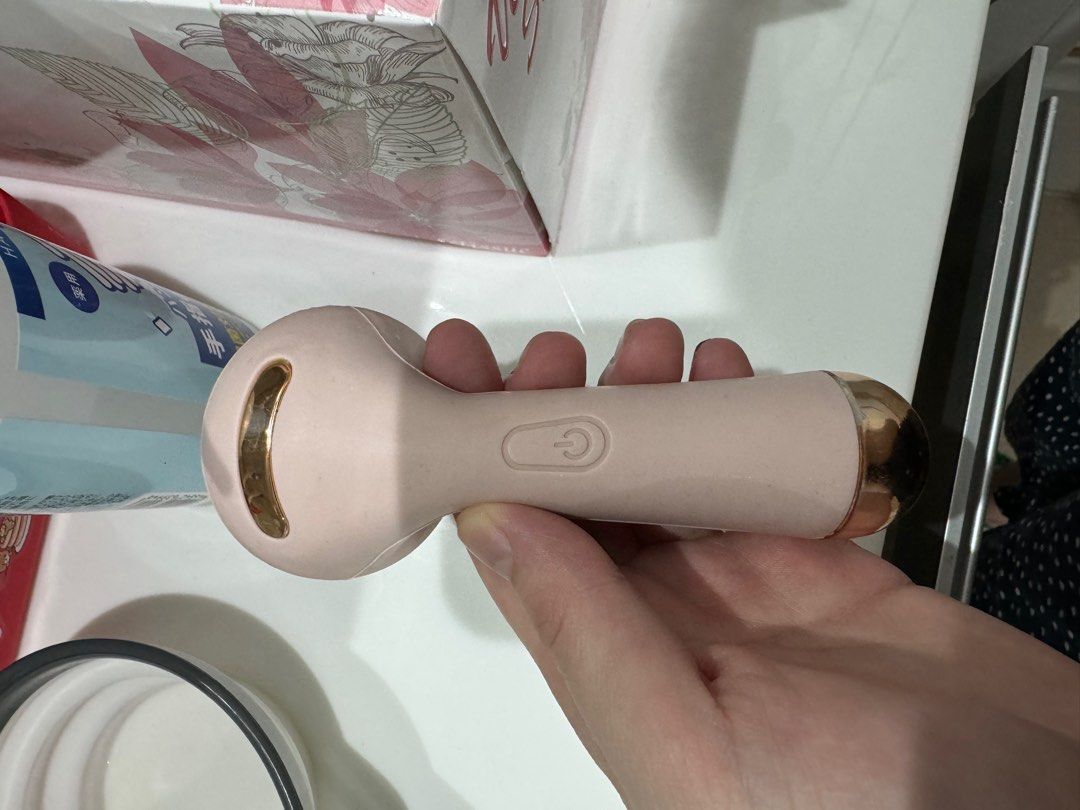 Happy Skin Facial Cleansing Device (Category: Face Care) located in Manila. Submitted by bunanni (Listing ID 1386524490, Image 2). Description: .