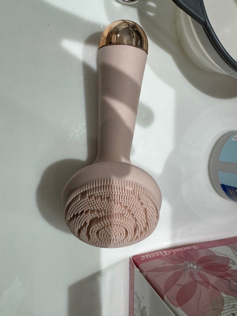 Happy Skin Facial Cleansing Device (Category: Face Care) located in Manila. Submitted by bunanni (Listing ID 1386524490, Image 1). Description: .