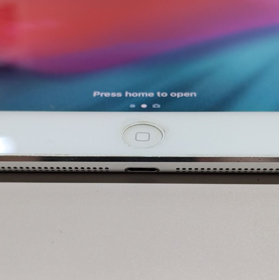 iPad Air (1st Gen, WiFi + Cellular, A1475) (Category: iPad) located in Quezon City. Submitted by plussizeforless (Listing ID 1386477465, Image 2). Description: iPad Air (1st Gen, WiFi + Cellular, A1475) Condition: Used but still fully functional. Home button is slightly hard to press but still functions as intended. Includes: Unused original charging cable Other details: - Other obvious signs of physical wear and tear on the phone itself but noth