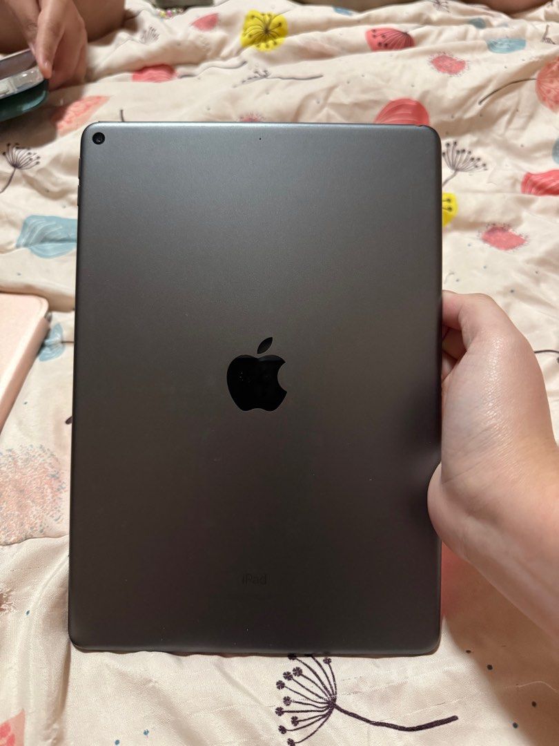 iPad Air (3rd generation) 64GB with Apple Pencil 1st generation (Category: iPad) located in Cebu City. Submitted by kcck22 (Listing ID 1386550658, Image 2). Description: Comes with Apple Pencil 1st generation with minor flaws on the pencil (as shown in the photos) Has a tempered glass already attached with no flaws; well taken care of. Can throw in a free case as well. Comes with box and charger for both the iPad and Pencil. Delivery via LBC; MOP