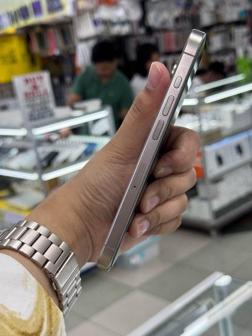 iPhone 15 Pro 256GB Factory Unlock No Issue Secondhand (Category: iPhone 15 Series) located in Pasig City. Submitted by FarAndRayShop (Listing ID 1386448958, Image 3). Description: OPEN FOR SWAP/SELLING/BUYING (RFS: Buy and Sell) Price: 44,499 iPhone 15 Pro 256GB •Factory Unlock •NO HIDDEN ISSUES •TEST TO SAWA •Authentic Phone Physical store in Greenhills Shopping Center XC-07 Stall Number Look For Rayray Or Anika NO CASH INSTALLMENT We are open 