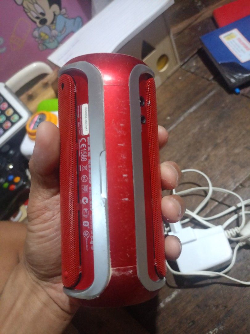 Jbl (Category: Soundbars, Speakers & Amplifiers) located in Manila. Submitted by raymund2501 (Listing ID 1386499647, Image 3). Description: for sale jbl flip 2 ata sya ISSUE AGAD OFF UNG SOUND PAG TODO VOLUME pede Nyo kuhain ng pyesa or repair Nyo nlng ORIG ADAPTOR AS IS WHERE IS WYSIWYG PO.