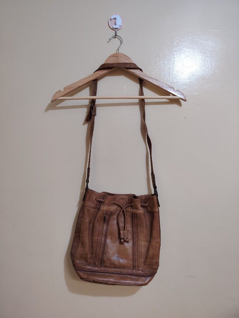 La strada Bag (Category: Shoulder Bags) located in San Jose. Submitted by mickogapas67563 (Listing ID 1386460794, Image 1). Description: La strada Bag Excellent condition Issue: minor scratch.
