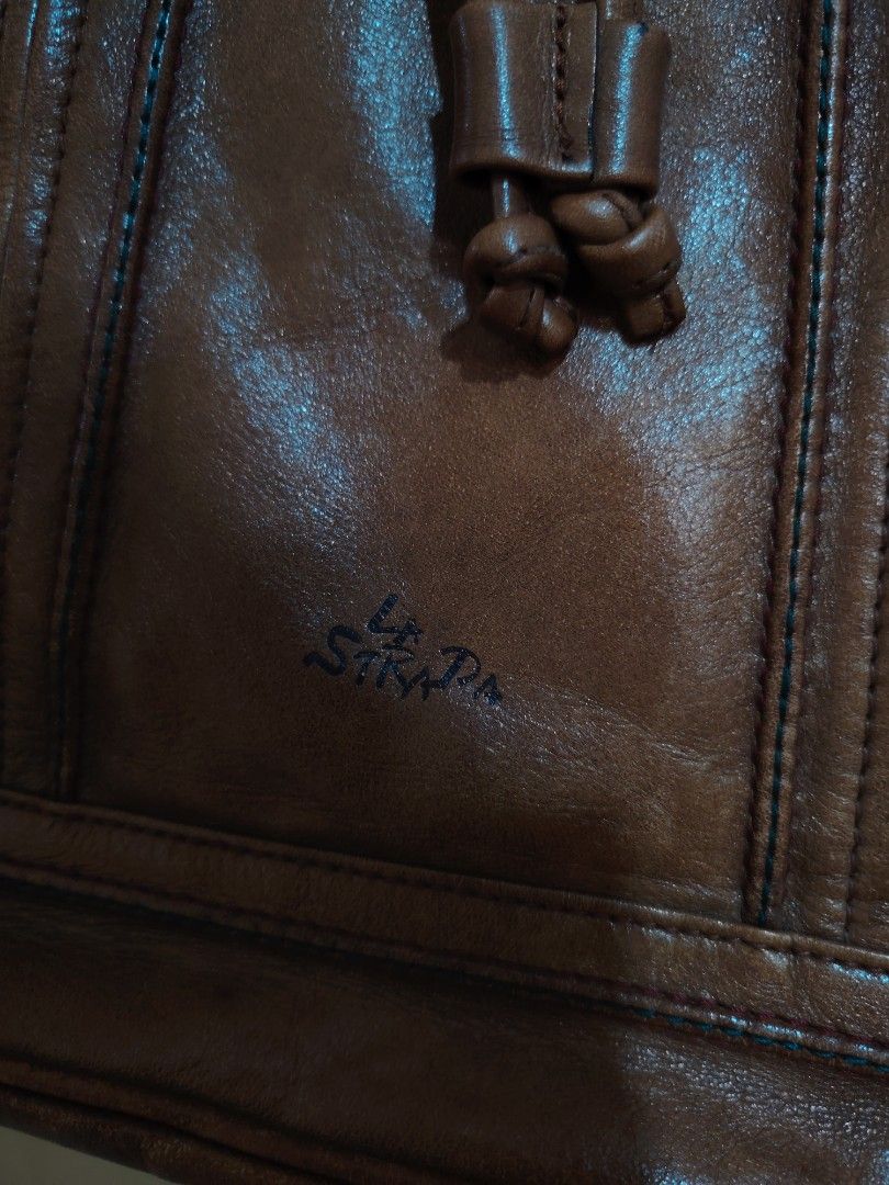 La strada Bag (Category: Shoulder Bags) located in San Jose. Submitted by mickogapas67563 (Listing ID 1386460794, Image 3). Description: La strada Bag Excellent condition Issue: minor scratch.
