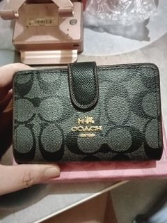 (Category: ) located in . Submitted by jaslynluv94 (Listing ID 1386471170, Image 1). Description: .