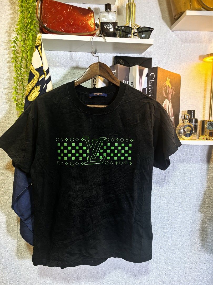 Louis Vuitton tshirt (Category: Luxury Apparel) located in Baguio. Submitted by ashzachary (Listing ID 1386531006, Image 2). Description: Louis Vuitton tshirt Condition :Excellent condition Color rate 9.5/10 Size :small semi Medium Inches:W19. 5/L24 No issues Super ganda sa personal Pm. More details Good quality Plsss 📌No Bogus 📌No return MOP What you see is what you get PALAWAN, CEBUNA GCASH AND BDO Reminder😊 We're selling thrifted clothes so