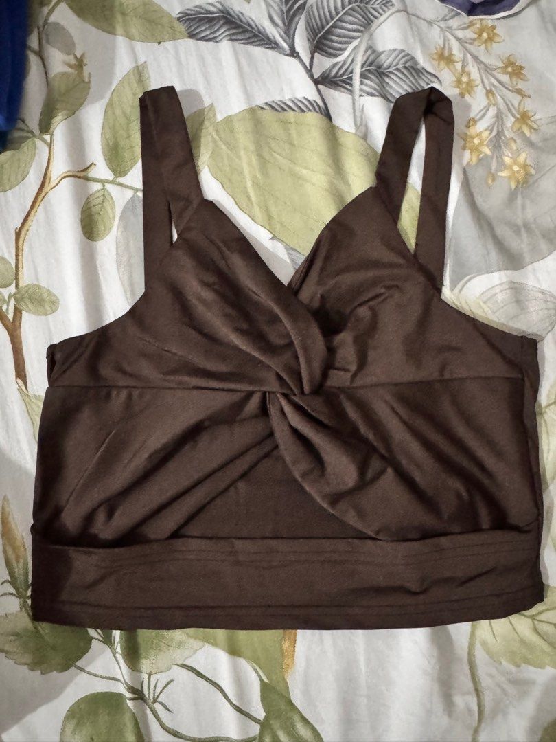 Lovito Crop Top (Category: Sleeveless) located in Capas. Submitted by secondsbya_ (Listing ID 1386532838, Image 1). Description: .