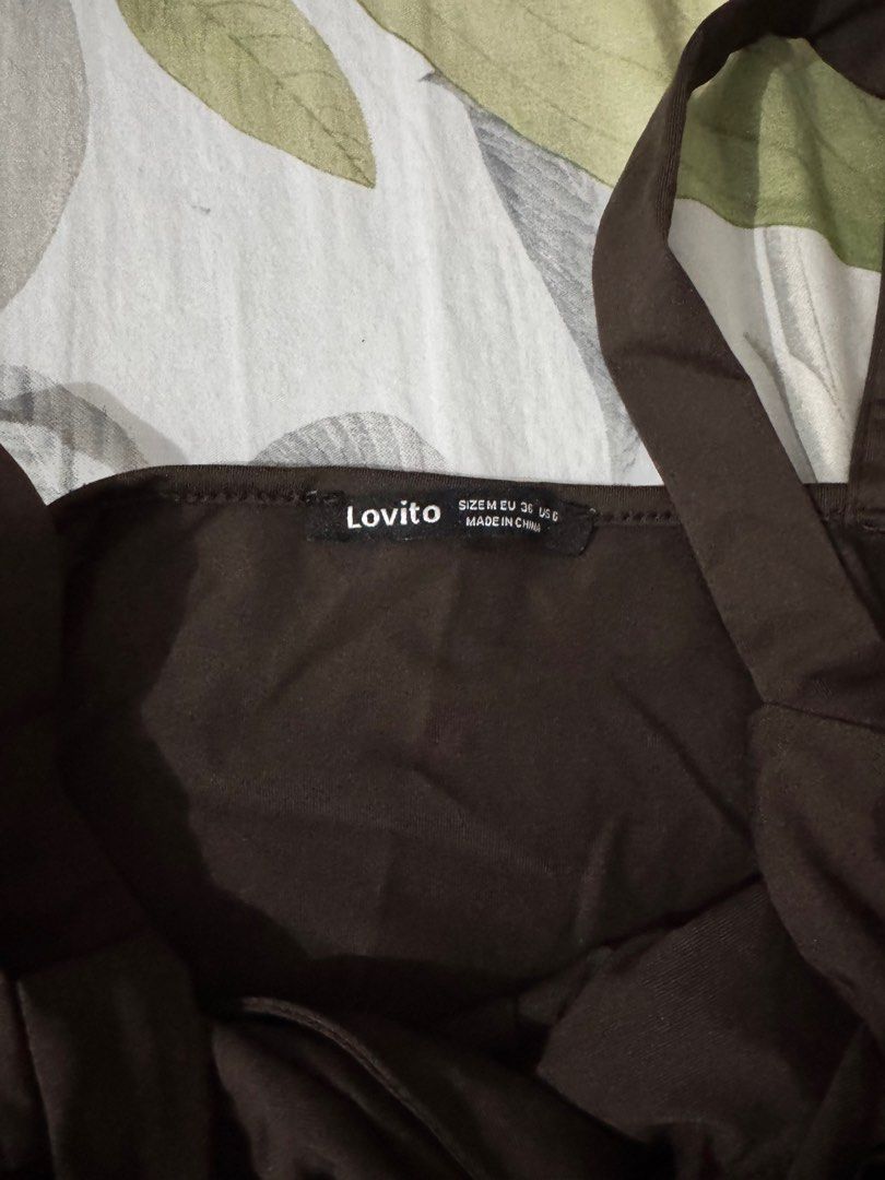 Lovito Crop Top (Category: Sleeveless) located in Capas. Submitted by secondsbya_ (Listing ID 1386532838, Image 2). Description: .