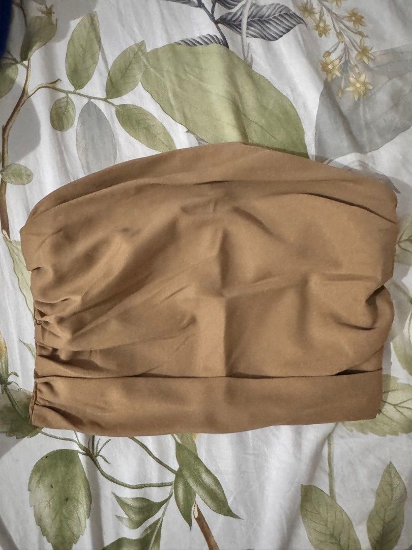 Lovito Tube Top (Category: Others Tops) located in Capas. Submitted by secondsbya_ (Listing ID 1386532964, Image 1). Description: .