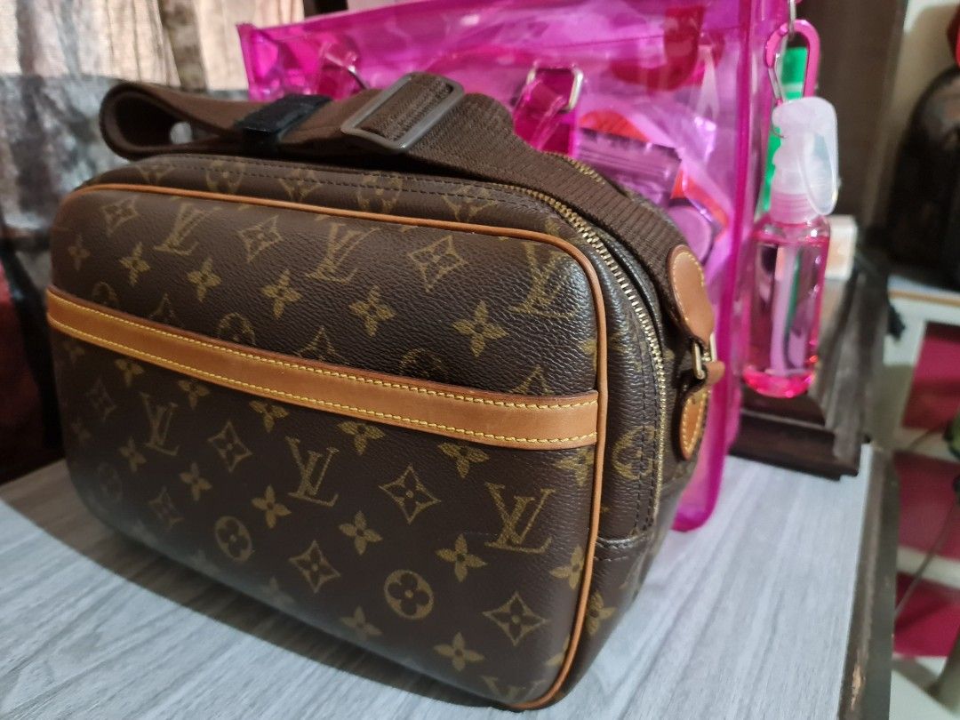 LV Reporter (Category: Luxury Bags & Wallets) located in Quezon City. Submitted by braveeagle.7a95 (Listing ID 1386420761, Image 3). Description: Reporter Bag clean inside and out Japan source.
