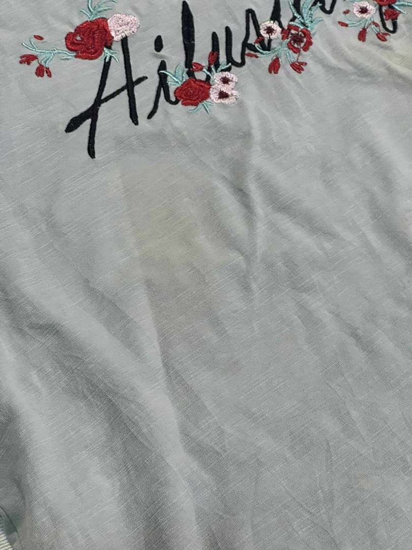 Medium | Light Blue Tee with Graphic (WITH FLAWS) (Category: Shirts) located in Manila. Submitted by withmach (Listing ID 1386550829, Image 3). Description: ⋆𐙚₊ SELLING PRE-LOVED TOPS ₊𐙚⋆ ୨ৎ PAYO ୨ৎ Price: 20 PHP ୨ৎ MOP: Gcash only ୨ৎ Delivery: Lalamove, Grab, Joyride, Angkas, & J&T (BUYER PAYS SF) ୨ৎ Details are posted on the photo !! ⸜(｡˃ ᵕ ˂ )⸝♡.
