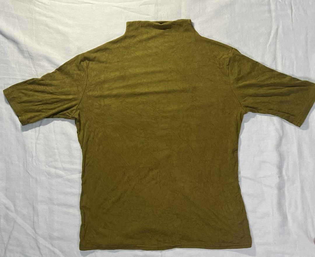 Medium | Olive Green Textured Turtleneck Tee (Category: Others Tops) located in Manila. Submitted by withmach (Listing ID 1386552556, Image 1). Description: ⋆𐙚₊ SELLING PRE-LOVED TOPS ₊𐙚⋆ ୨ৎ PAYO ୨ৎ Price: 50 PHP ୨ৎ MOP: Gcash only ୨ৎ Delivery: Lalamove, Grab, Joyride, Angkas, & J&T (BUYER PAYS SF) ୨ৎ Details are posted on the photo !! ⸜(｡˃ ᵕ ˂ )⸝♡.