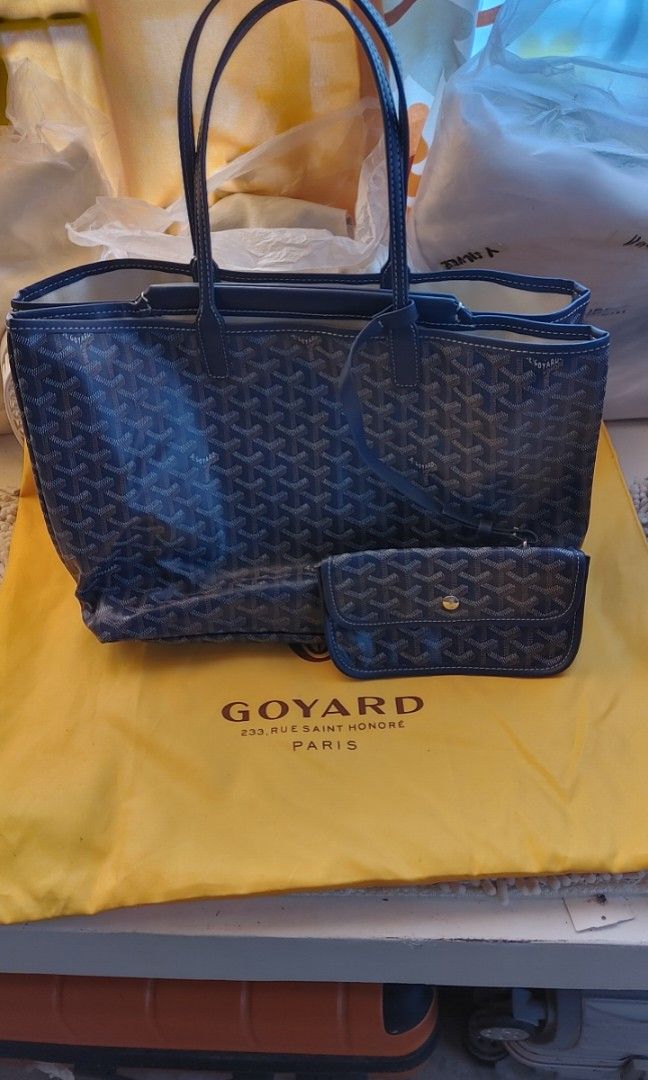 Medium blue tote (Category: Luxury Bags & Wallets) located in San Jose. Submitted by lilysluxurycollections (Listing ID 1386435093, Image 1). Description: .