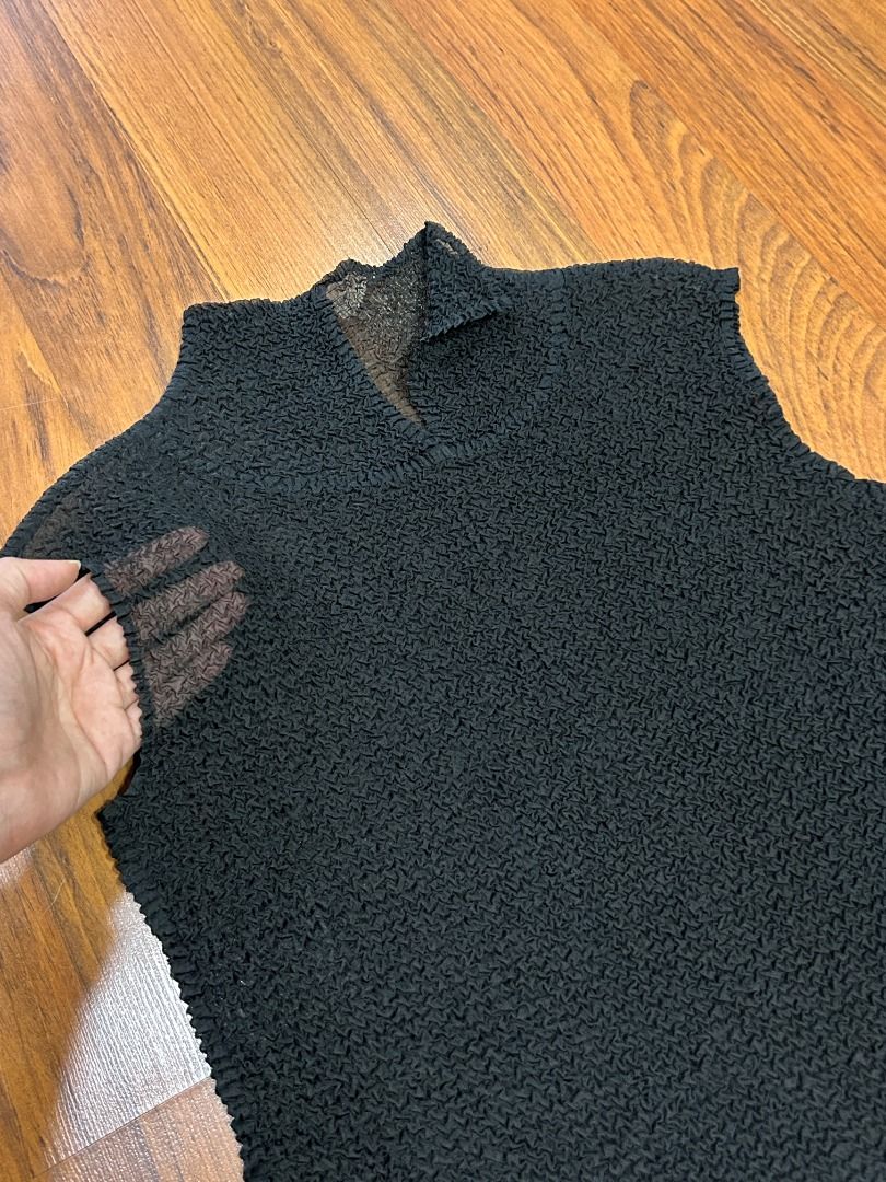 Miradolé la Maison Sheer Top (Category: Blouses) located in Quezon City. Submitted by martits (Listing ID 1386450389, Image 1). Description: Stretchy textured sheer black sleeveless top with mock neck design. Lightweight and breathable. Layer over bralettes or under blazers for edgy or office chic looks..