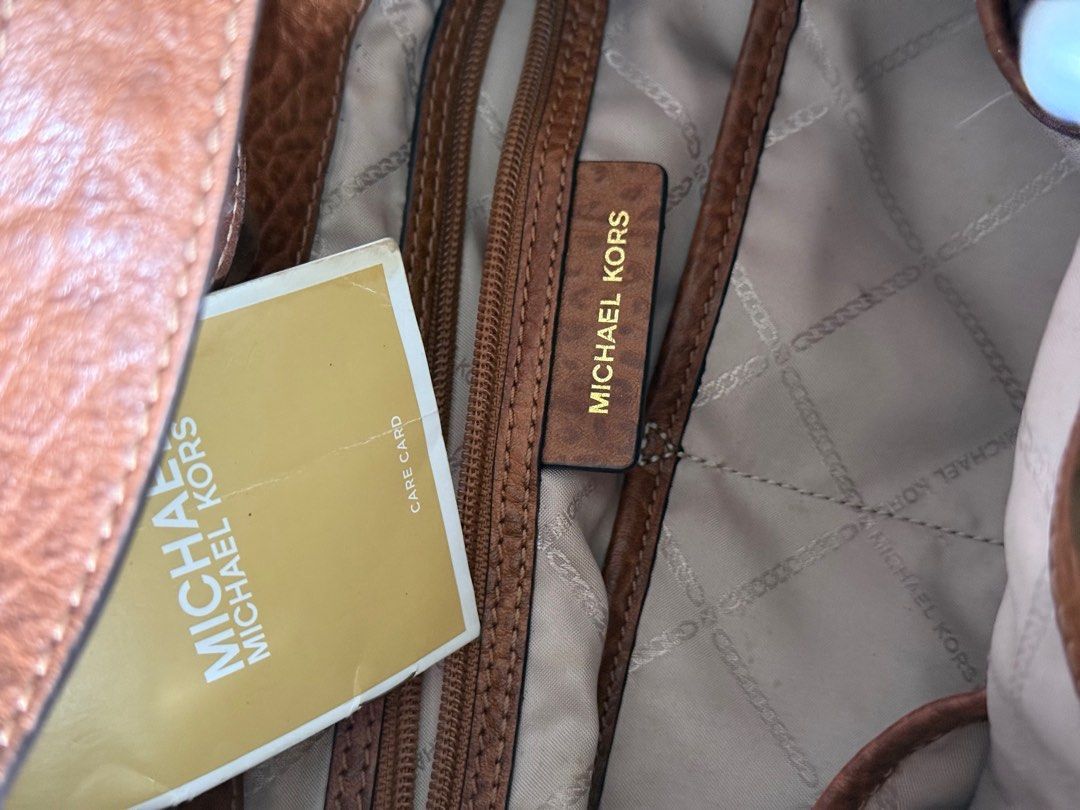 MK hobo bag (Category: Luxury Bags & Wallets) located in Dasmarinas. Submitted by 2018_jac (Listing ID 1386424338, Image 2). Description: Original very nice in actual.