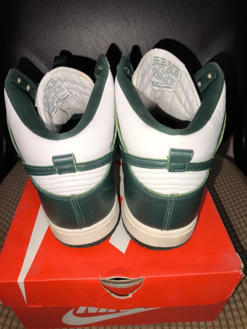 Nike Dunks Highcut (Category: Sneakers) located in Quezon City. Submitted by allstopshop (Listing ID 1386549592, Image 2). Description: Nike Dunks Highcut Condition:7/10 US 10.5 Mens.