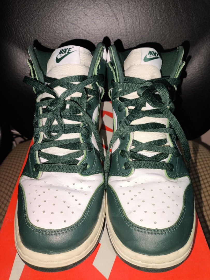 Nike Dunks Highcut (Category: Sneakers) located in Quezon City. Submitted by allstopshop (Listing ID 1386549592, Image 1). Description: Nike Dunks Highcut Condition:7/10 US 10.5 Mens.