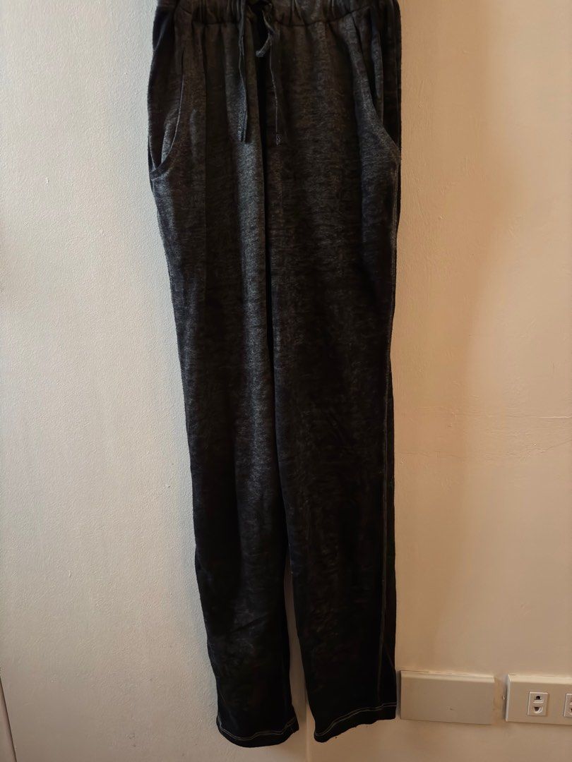 OG TOPSHOP JUMPSUIT (Category: Jumpsuits) located in Las Pinas. Submitted by slowcircle (Listing ID 1386486325, Image 3). Description: ‼️PLEASE READ THE DESCRIPTION BEFORE MESSAGING‼️ TOPSHOP JUMPSUIT: ROMPER Color: GRAY / BLACK LENGTH: 134 cm BUST: 33 cm WAISTLINE: 24 to 30 inches LIGHTLY USED No holes or stain, not faded This is a pre owned item, please handle your expectations :) First come, first serve basis for the payment.❤️ will only reser
