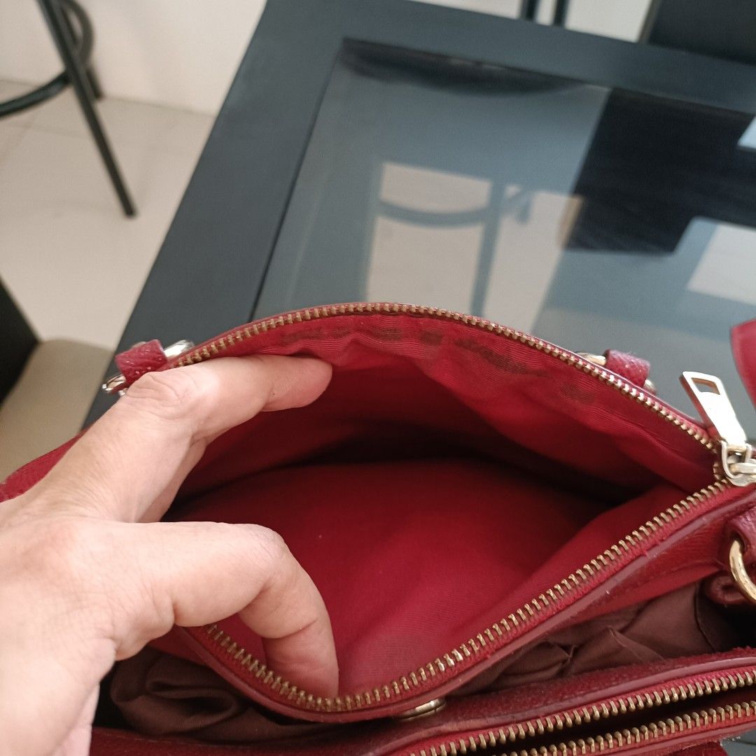 Original Coach (Category: Cross-body Bags) located in Gapan. Submitted by prelovedstuff32 (Listing ID 1386460681, Image 3). Description: selling low because of some issues but still usable and presentable ...