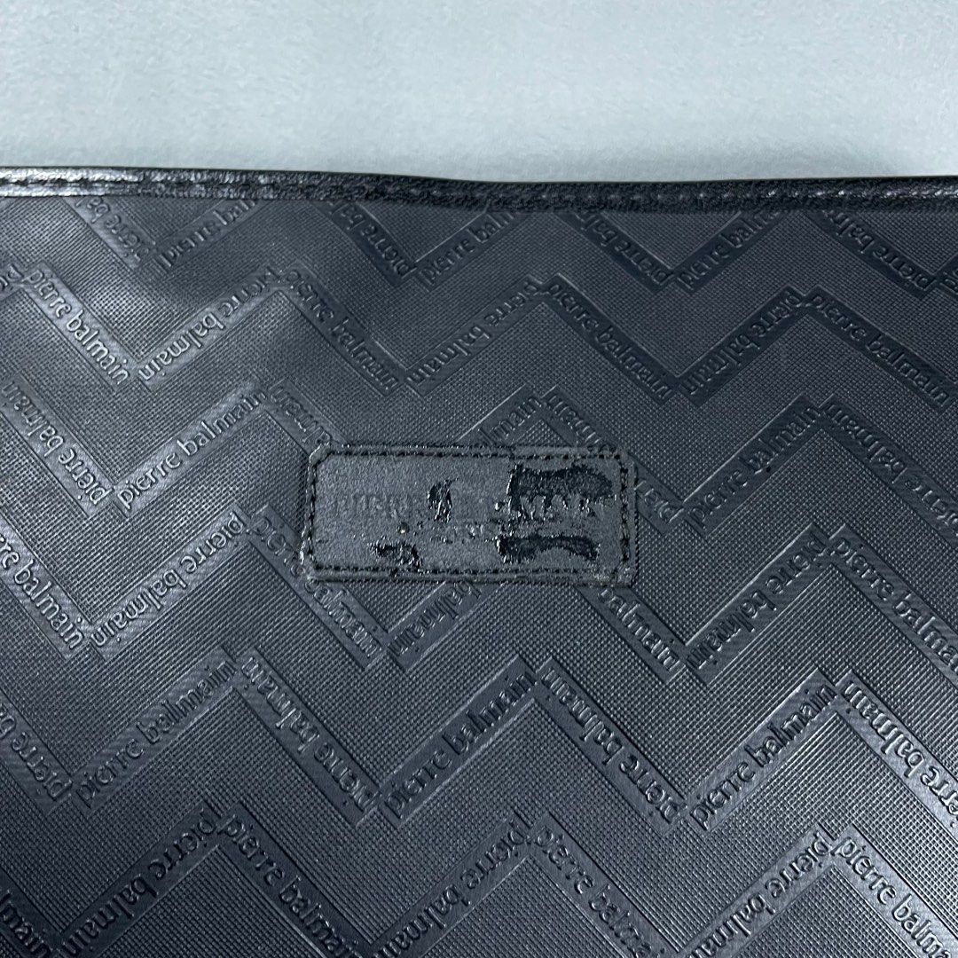 PIERRE BALMAIN CLUTCH BAG (Category: Luxury Bags & Wallets) located in Manila. Submitted by revise.ph_ (Listing ID 1386466515, Image 3). Description: PIERRE BALMAIN CLUTCH BAG Made in FRANCE Length/Height:7 Width:10.8 Side Width:3.5 Condition:8/10 Price:1,500 Free Shipping in Jnt.