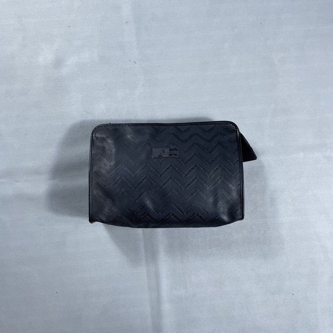 PIERRE BALMAIN CLUTCH BAG (Category: Luxury Bags & Wallets) located in Manila. Submitted by revise.ph_ (Listing ID 1386466515, Image 1). Description: PIERRE BALMAIN CLUTCH BAG Made in FRANCE Length/Height:7 Width:10.8 Side Width:3.5 Condition:8/10 Price:1,500 Free Shipping in Jnt.