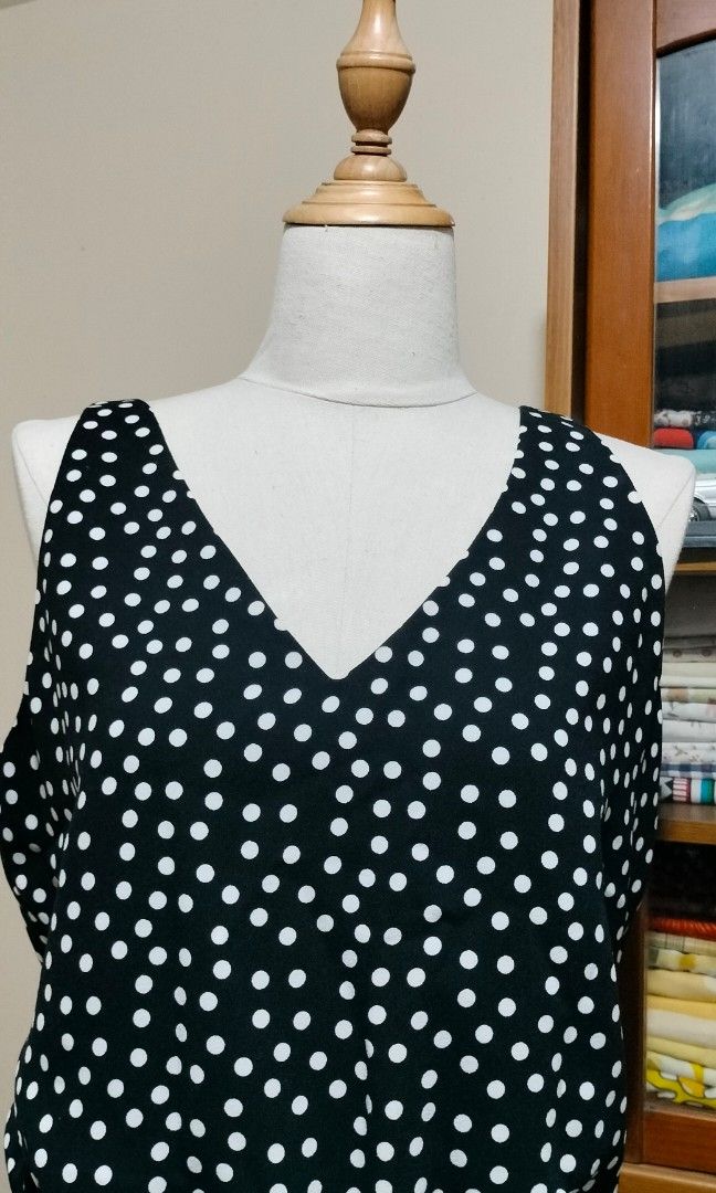 Polkadot black and white jumper (Category: Jumpsuits) located in Quezon City. Submitted by iciafvf (Listing ID 1386432041, Image 1). Description: Loft jumper with pockets 👗 very fine condition like new ♥️ garterized and fully lined Measurements: Bust: 46cm Waist: 36-40cm MOP: Gcash or bank transfer SF c/o buyer kindly, direct message for additional details and pictures..