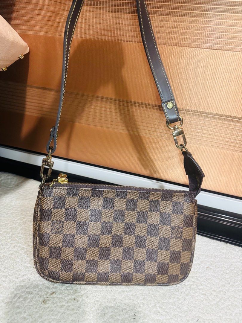 Preloved LV Baguette (Category: Luxury Bags & Wallets) located in Manila. Submitted by nylan1227 (Listing ID 1386460290, Image 2). Description: In excellent condition Replaced sling.