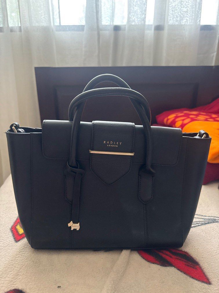 Radley Bag (Category: Luxury Bags & Wallets) located in Cagayan de Oro. Submitted by arengokc (Listing ID 1386588590, Image 1). Description: This is an authentic Radley bag in very good condition. This also comes with a sling so it’s perfect as an everyday or office bag. ❤️ .