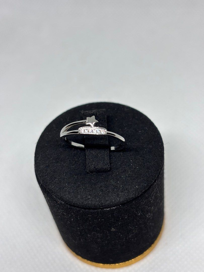 Ring （分類：戒指）位於 Hong Kong。 由 fcjshop 提交（商品編號 1386444676，圖片 3）。簡介： 多款全新925純銀開口戒指 ，可自行微調尺寸，$38一隻，簡約包裝，手飾2件起9折，包本地平郵，不設退換，有疑問可私訊細節，謝謝。。