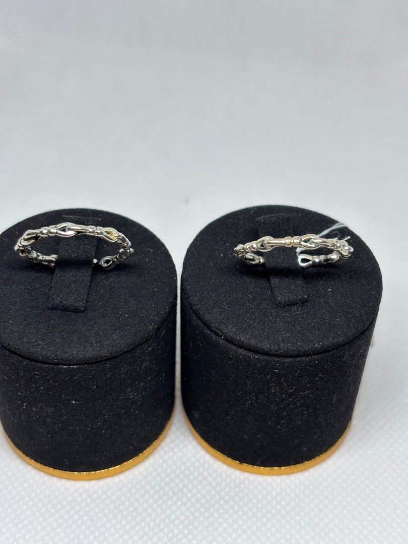 Ring （分類：戒指）位於 Hong Kong。 由 fcjshop 提交（商品編號 1386444676，圖片 10）。簡介： 多款全新925純銀開口戒指 ，可自行微調尺寸，$38一隻，簡約包裝，手飾2件起9折，包本地平郵，不設退換，有疑問可私訊細節，謝謝。。