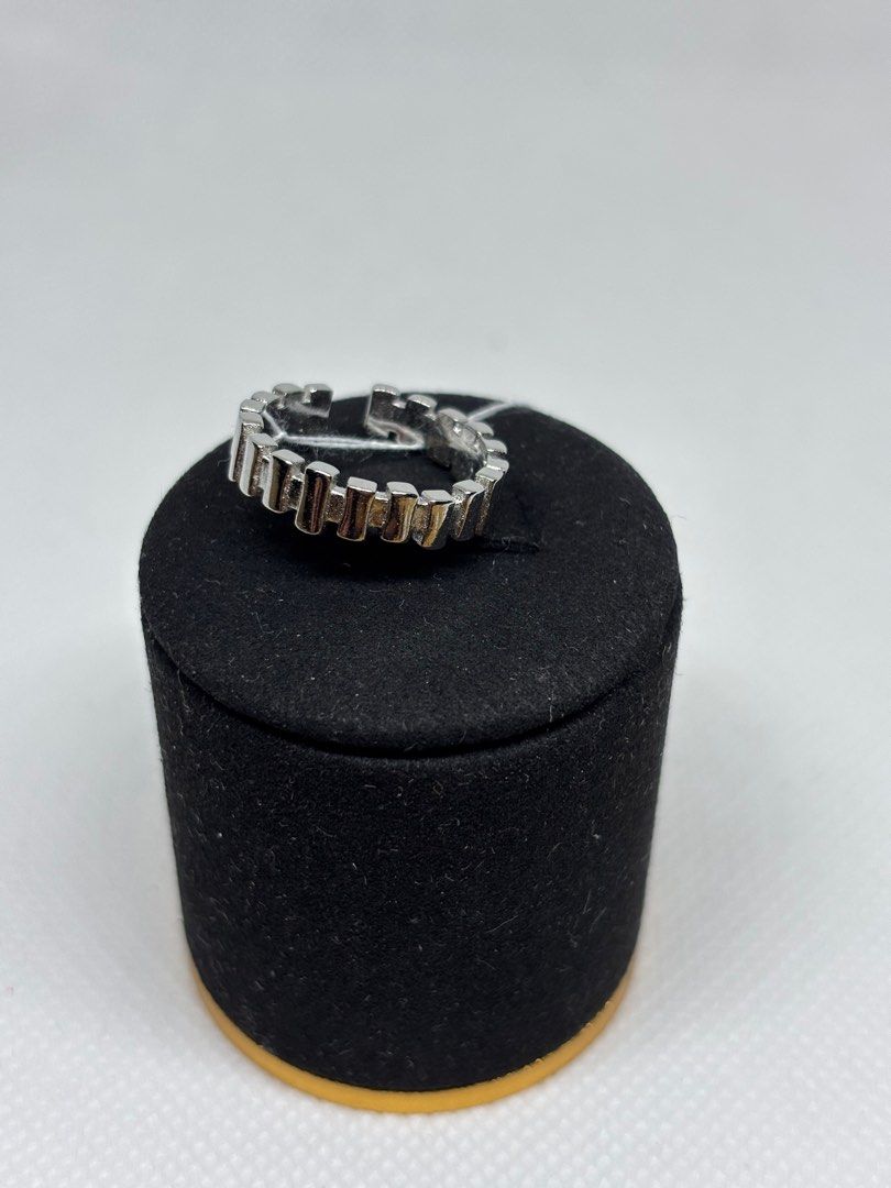 Ring （分類：戒指）位於 Hong Kong。 由 fcjshop 提交（商品編號 1386445338，圖片 6）。簡介： 多款全新925純銀開口戒指 ，可自行微調尺寸，$48一隻，簡約包裝，手飾2件起9折，包本地平郵，不設退換，有疑問可私訊細節，。