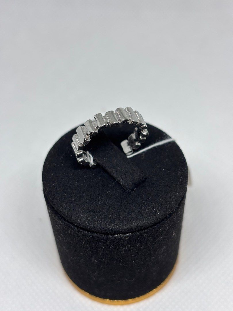 Ring （分類：戒指）位於 Hong Kong。 由 fcjshop 提交（商品編號 1386445338，圖片 5）。簡介： 多款全新925純銀開口戒指 ，可自行微調尺寸，$48一隻，簡約包裝，手飾2件起9折，包本地平郵，不設退換，有疑問可私訊細節，。