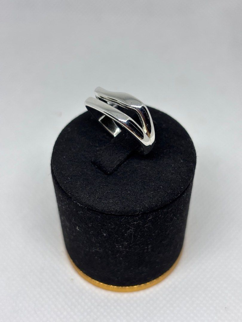 Ring （分類：戒指）位於 Hong Kong。 由 fcjshop 提交（商品編號 1386445338，圖片 3）。簡介： 多款全新925純銀開口戒指 ，可自行微調尺寸，$48一隻，簡約包裝，手飾2件起9折，包本地平郵，不設退換，有疑問可私訊細節，。