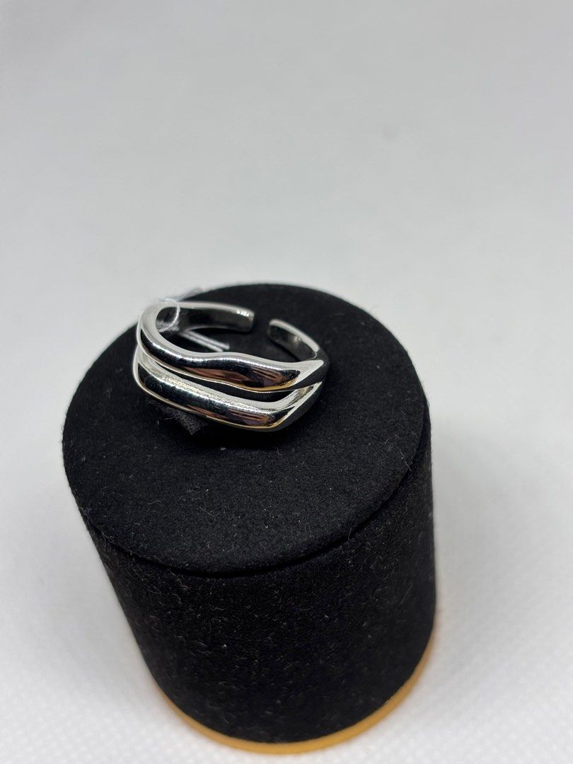 Ring （分類：戒指）位於 Hong Kong。 由 fcjshop 提交（商品編號 1386445338，圖片 4）。簡介： 多款全新925純銀開口戒指 ，可自行微調尺寸，$48一隻，簡約包裝，手飾2件起9折，包本地平郵，不設退換，有疑問可私訊細節，。
