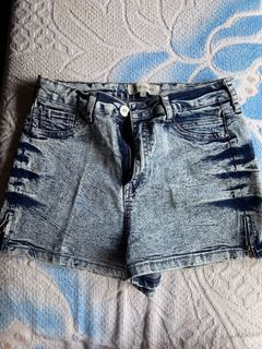 (Kategori: ) berada di . Dikirim oleh theunclaimedcloset (ID iklan 1386469231, Gambar 1). Deskripsi: .
