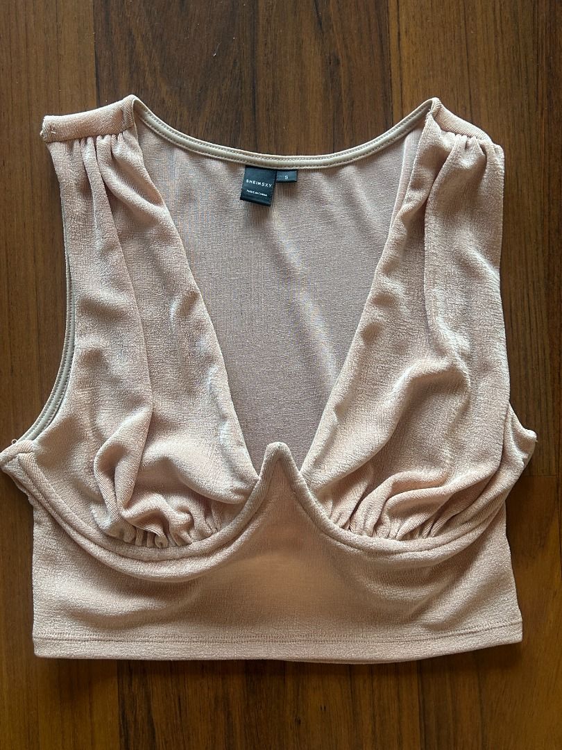 Sexy Bustier Crop Top (Category: Sleeveless) located in Quezon City. Submitted by martits (Listing ID 1386472256, Image 2). Description: Brand: Shein SXY Color: Peach Size: Small on tag but best fits busty girls! I loooove this. The cut and color are super flattering for all body and skin types Great for girls night out, dates, or just feeling yaself 💅🏼.