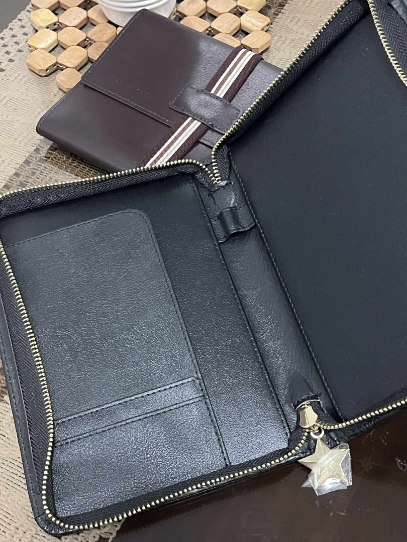 Starbucks Tradition Case Planner and Planner Organizer Bundle Sale (Category: Luxury Bags & Wallets) located in San Fernando. Submitted by raynold25 (Listing ID 1386478803, Image 3). Description: Condition: Open but NEVER used, minimal signs due to long storage, but not that visible ** Black Planner - Planner cover ONLY zipper still had the plastic cover ** Brown Planner - still with the notebook and bookmark - What you see is what you get - RFS: